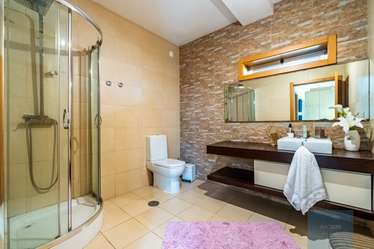 Moradia T5 para Venda em Cete Foto 36