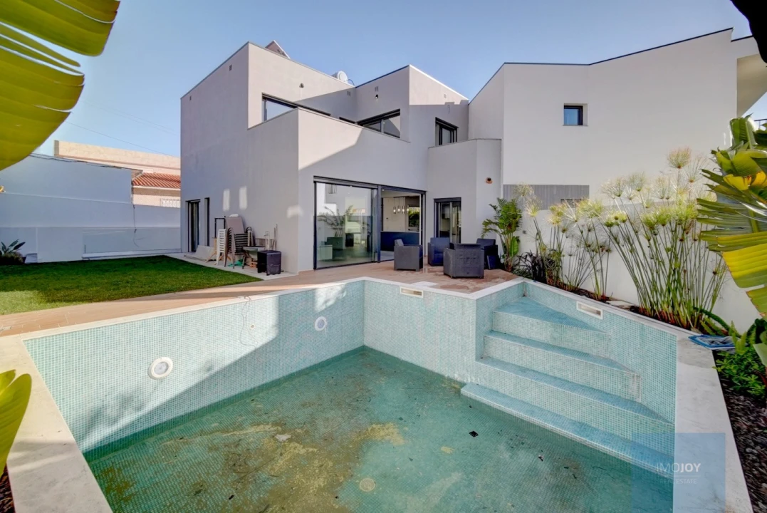 Moradia T4 para Venda em Alcabideche Foto 1