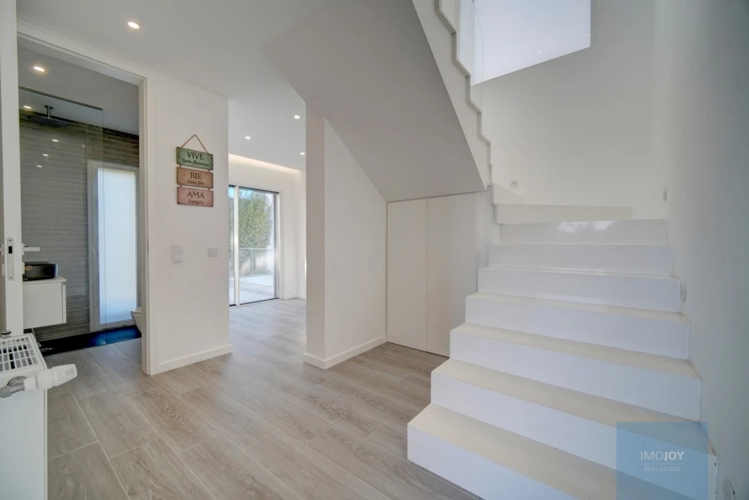 Moradia T4 para Venda em Alcabideche Foto 13