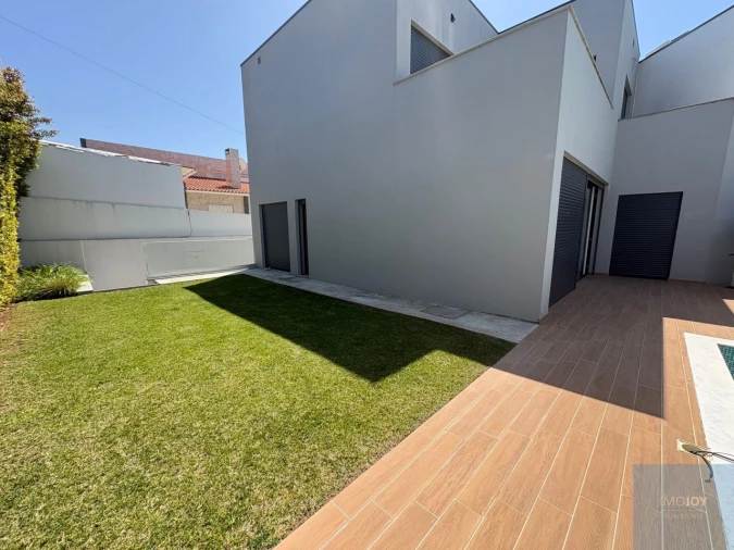 Moradia T3 para Venda em Alcabideche Foto 6