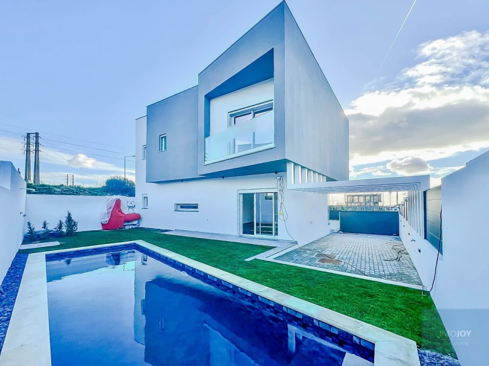 Moradia T3 para Venda em São Domingos de Rana Foto 1