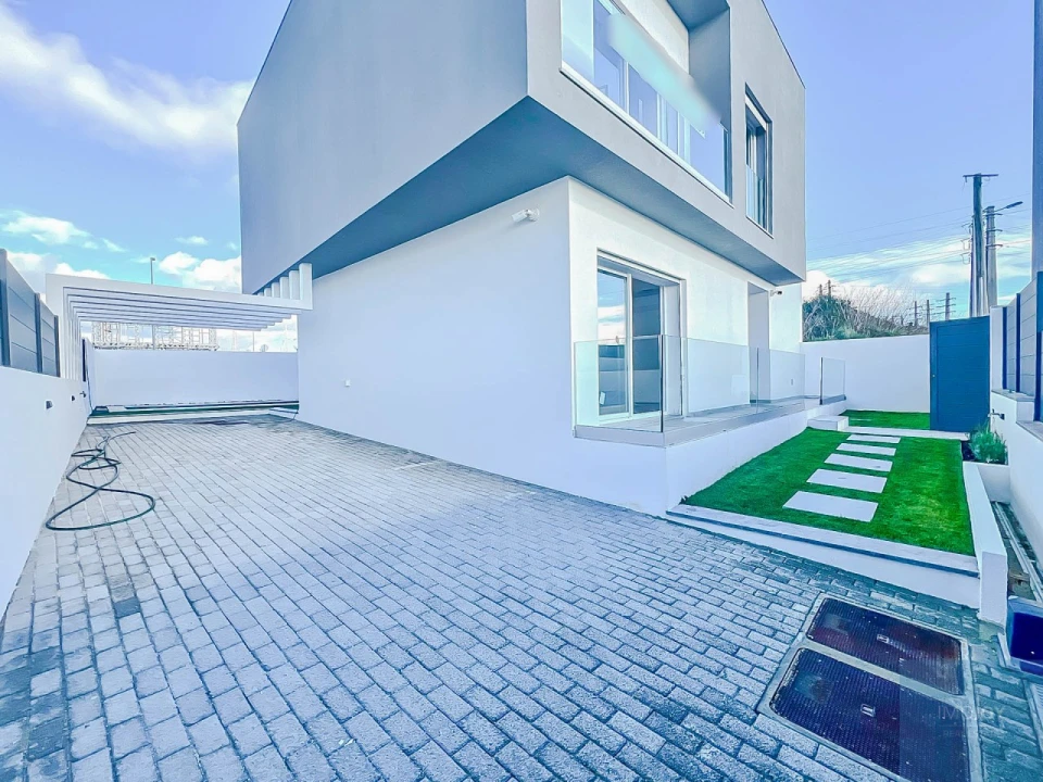 Moradia T3 para Venda em São Domingos de Rana Foto 40