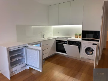 Apartamento T1 para Arrendamento em Aldoar, Foz do Douro e Nevogilde