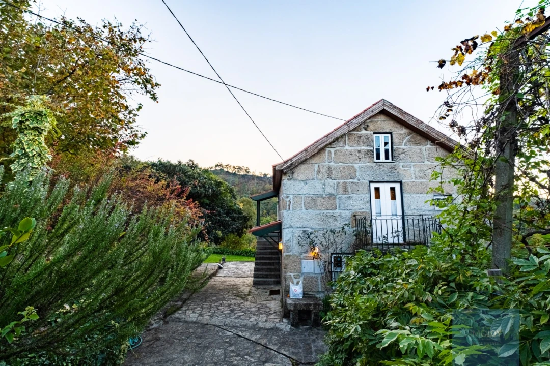 Quinta T3 para Venda em Oliveira do Douro Foto 3