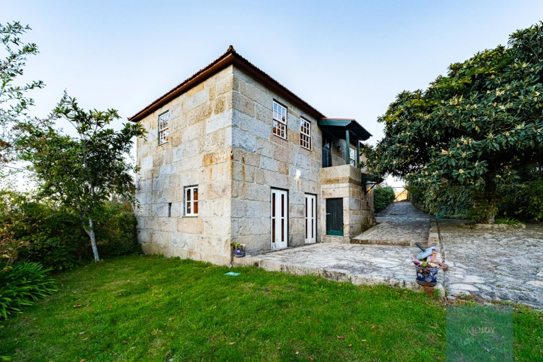 Quinta T3 para Venda em Oliveira do Douro Foto 1