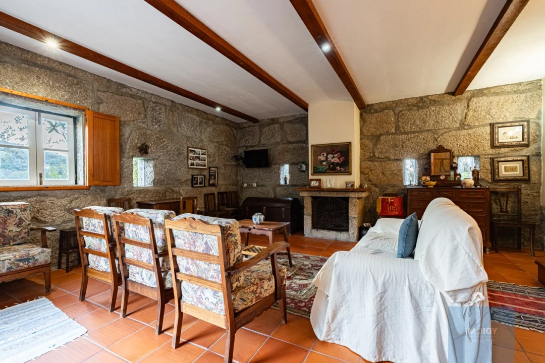 Quinta T3 para Venda em Oliveira do Douro Foto 5