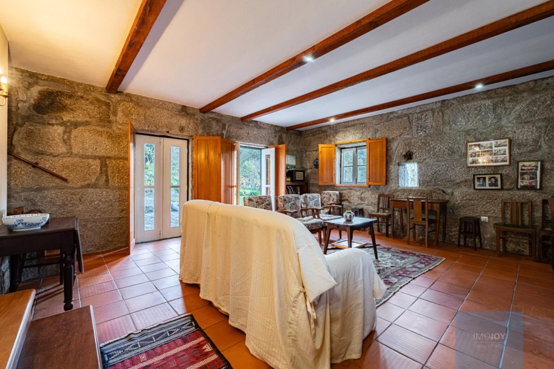 Quinta T3 para Venda em Oliveira do Douro Foto 6
