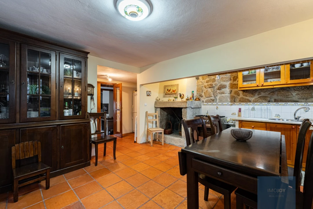 Quinta T3 para Venda em Oliveira do Douro Foto 9