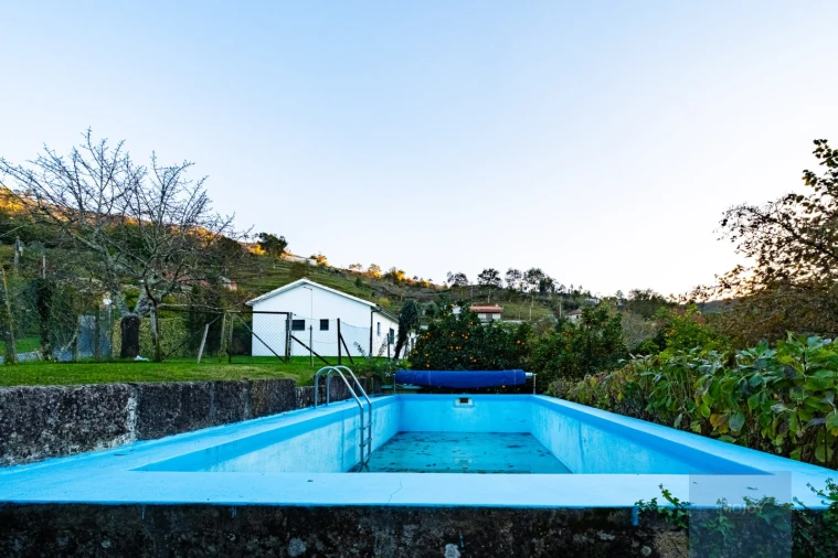 Quinta T3 para Venda em Oliveira do Douro Foto 2