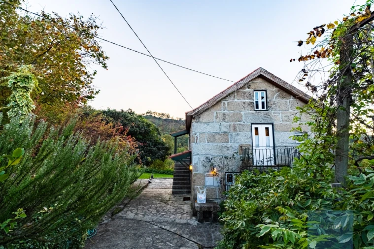 Quinta T3 para Venda em Oliveira do Douro Foto 3