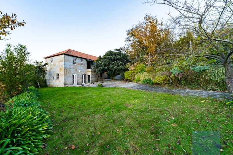 Quinta T3 para Venda em Oliveira do Douro Foto 25