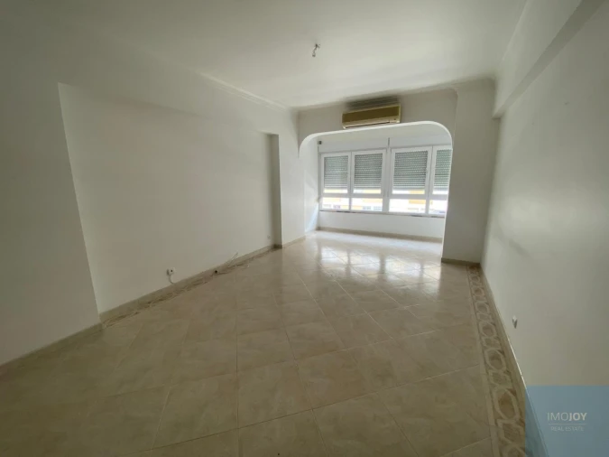 Apartamento T4 para Arrendamento em Moscavide e Portela Foto 1