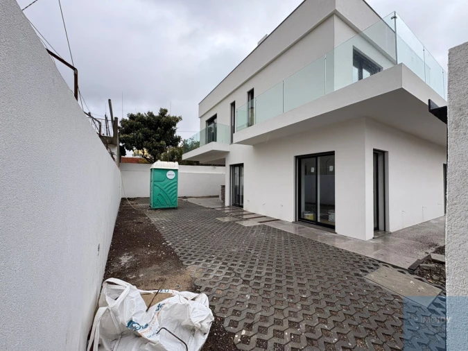 Moradia T3 para Venda em São Domingos de Rana Foto 24