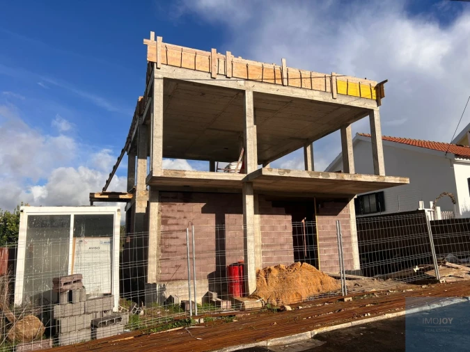 Moradia T3 para Venda em São Domingos de Rana