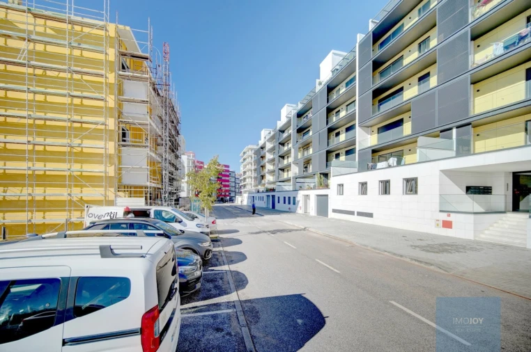 Apartamento T3 para Venda em Carnaxide e Queijas Foto 31