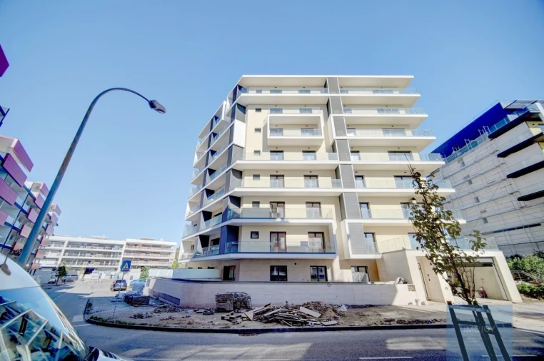 Apartamento T3 para Venda em Carnaxide e Queijas Foto 26