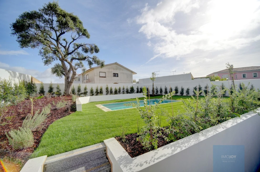 Moradia T4 para Venda em Alcabideche Foto 2