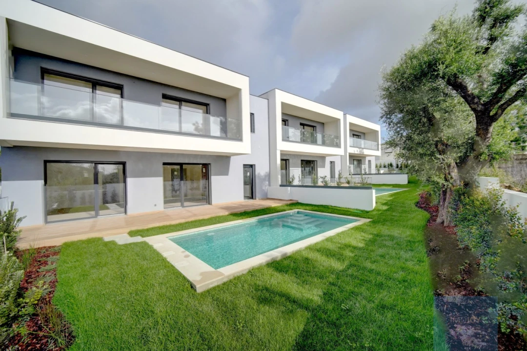 Moradia T4 para Venda em Alcabideche Foto 3