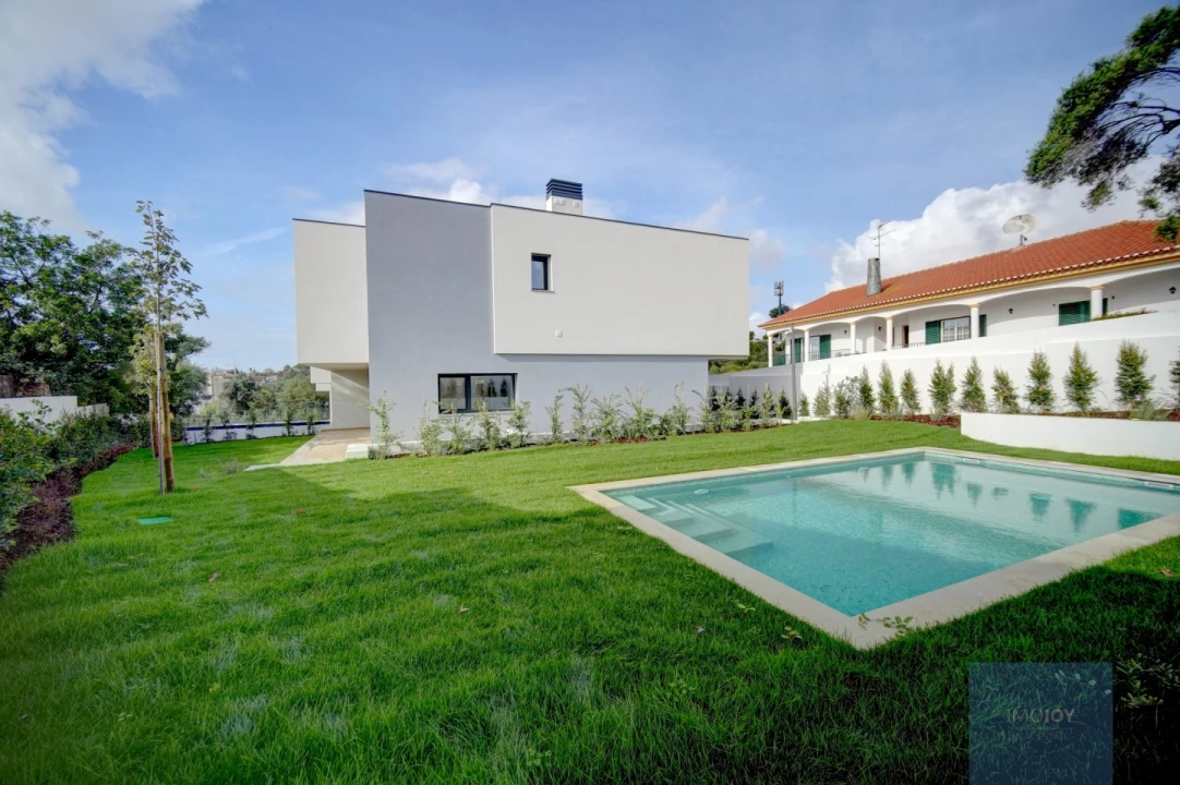 Moradia T4 para Venda em Alcabideche Foto 4