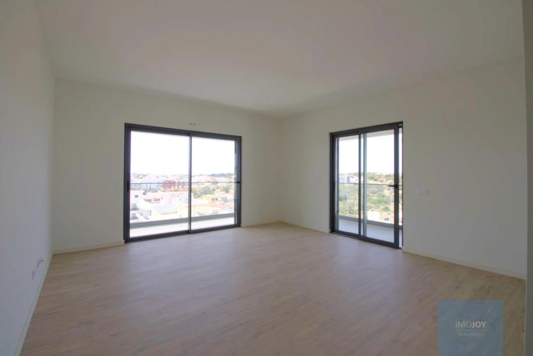 Apartamento T4 para Venda em Portimão Foto 2