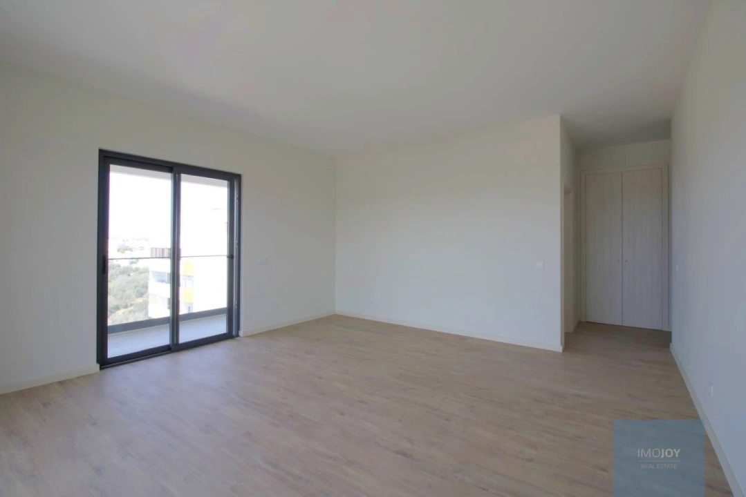 Apartamento T4 para Venda em Portimão Foto 6