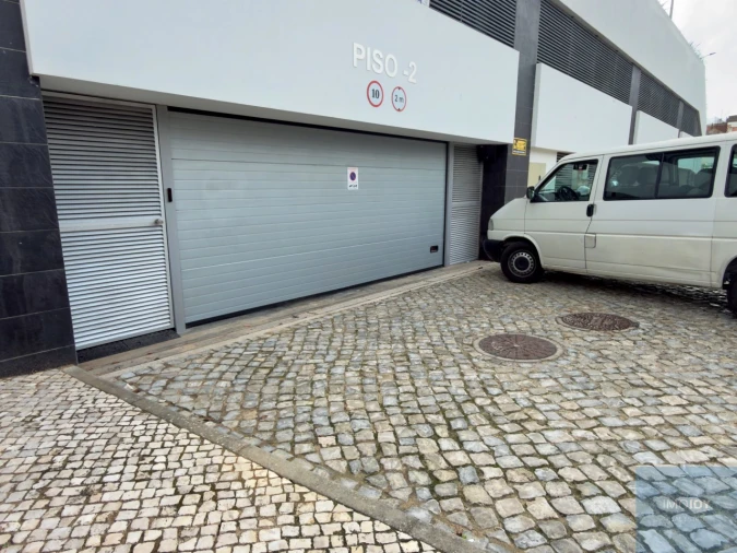 Garagem para Arrendamento em Portimão Foto 12