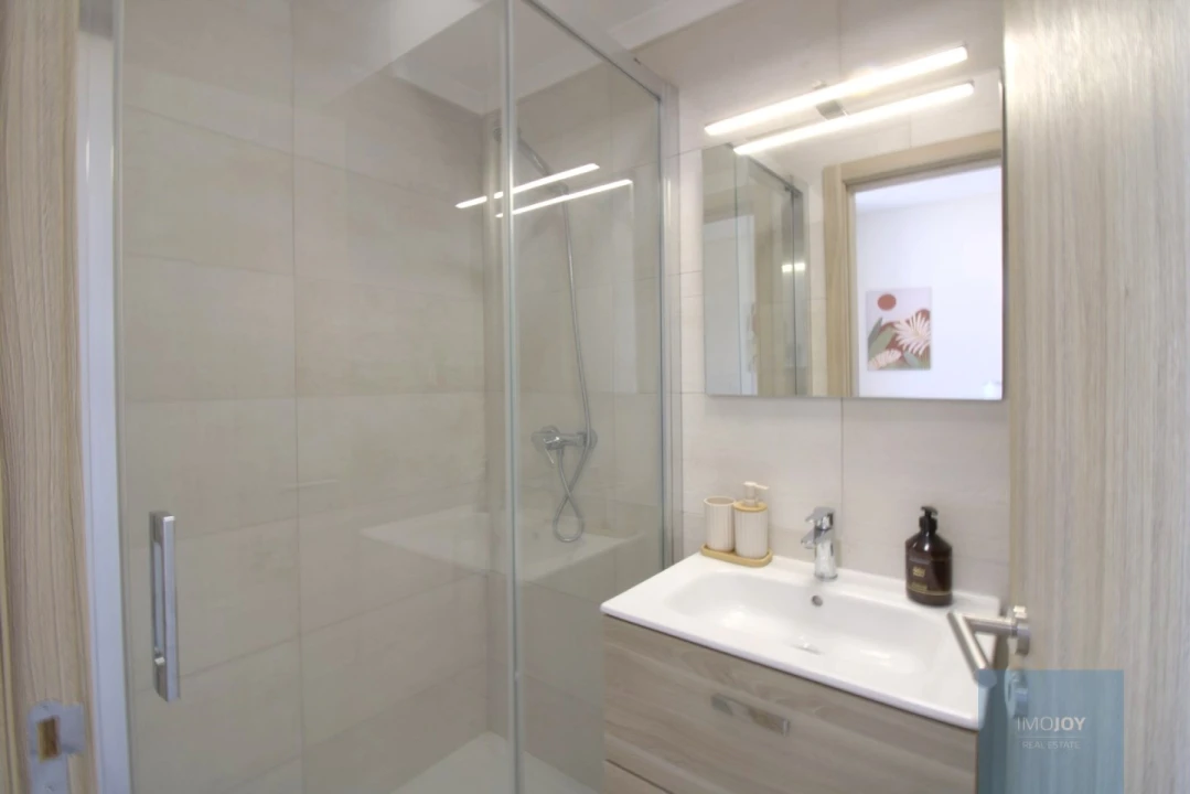Apartamento T2 para Venda em Portimão Foto 12