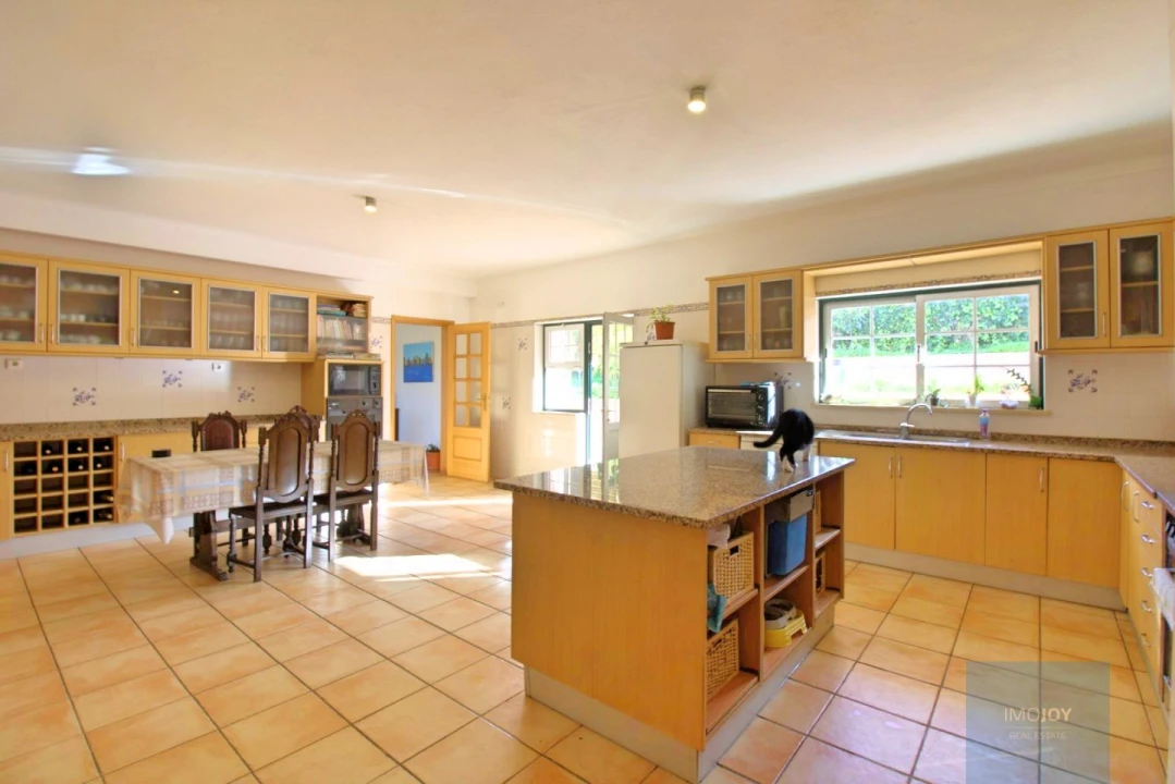 Moradia T5 para Venda em Estômbar e Parchal Foto 8