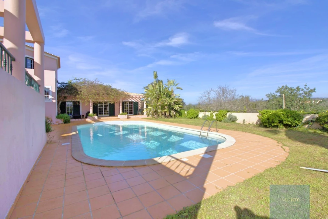 Moradia T5 para Venda em Estômbar e Parchal Foto 1