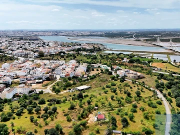 Moradia T5 para Venda em Estômbar e Parchal