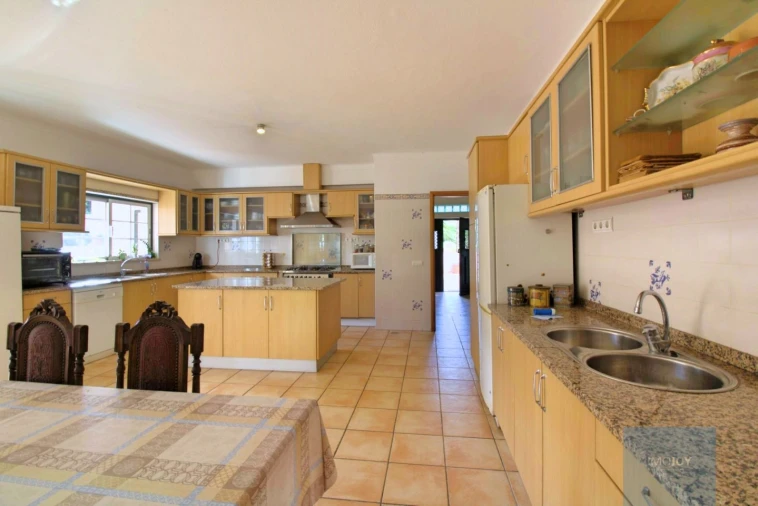 Moradia T5 para Venda em Estômbar e Parchal Foto 13