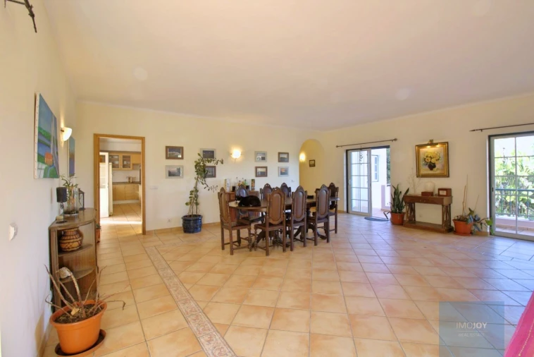 Moradia T5 para Venda em Estômbar e Parchal Foto 14