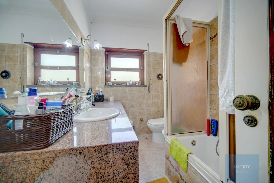 Moradia T4 para Venda em Alcabideche Foto 13