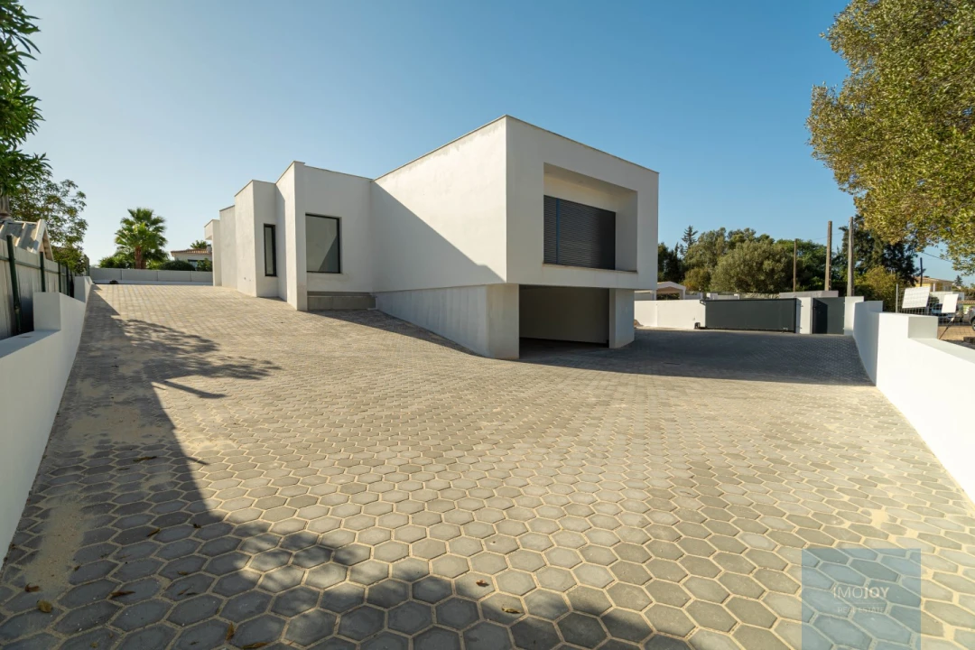 Moradia T3 para Venda em Mexilhoeira Grande Foto 35