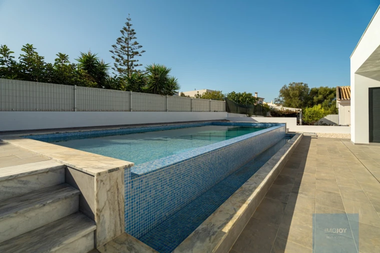 Moradia T3 para Venda em Mexilhoeira Grande Foto 5