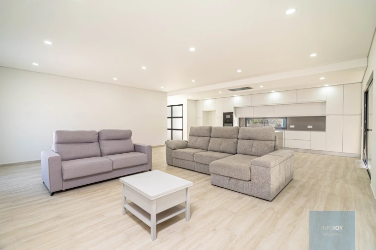 Moradia T3 para Venda em Mexilhoeira Grande Foto 9