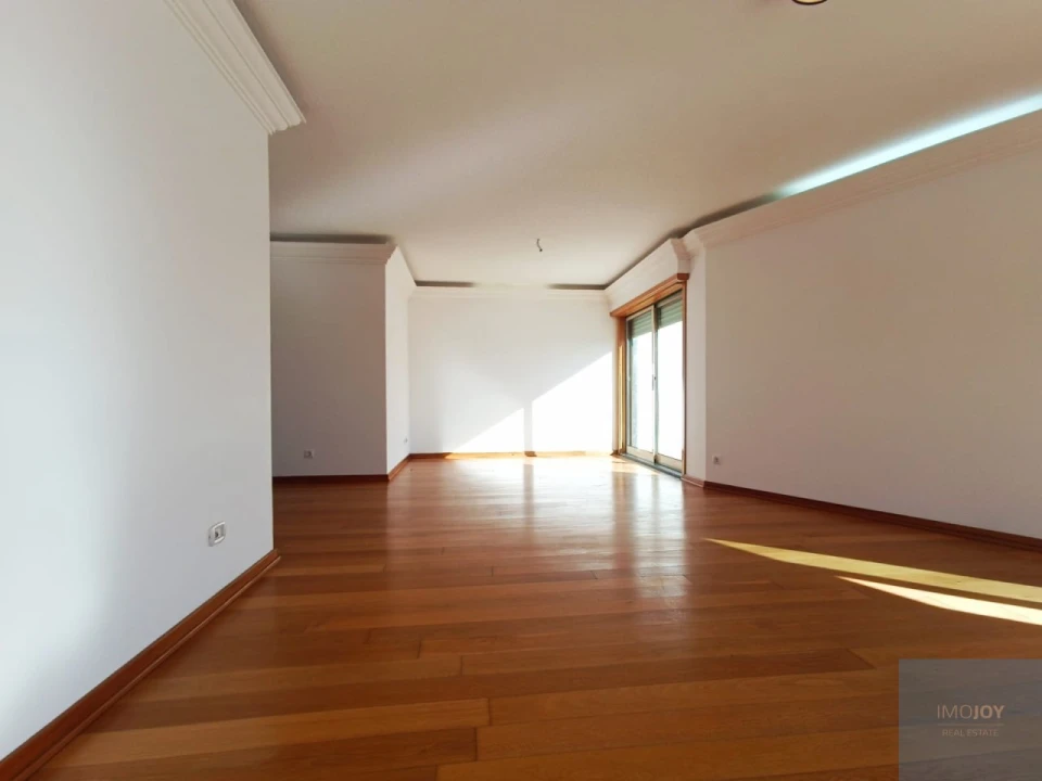 Apartamento T3 para Arrendamento em Carnaxide e Queijas Foto 5