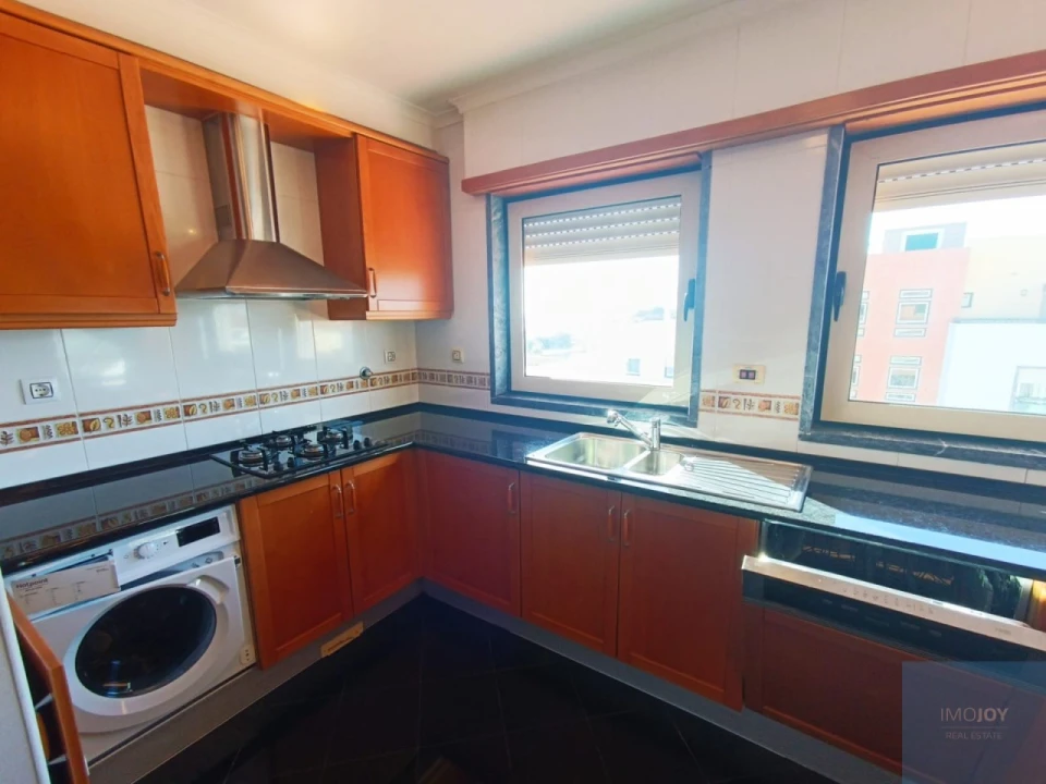 Apartamento T3 para Arrendamento em Carnaxide e Queijas Foto 9