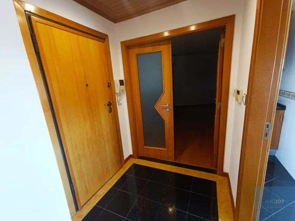 Apartamento T3 para Arrendamento em Carnaxide e Queijas Foto 13