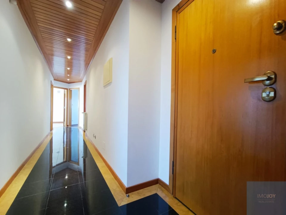 Apartamento T3 para Arrendamento em Carnaxide e Queijas Foto 15