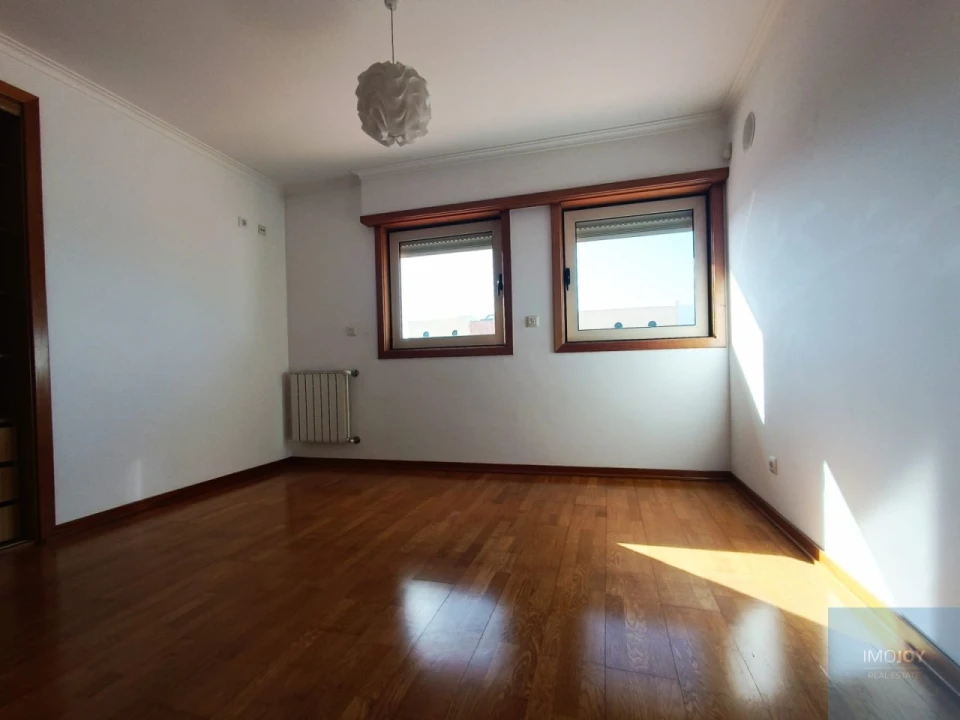 Apartamento T3 para Arrendamento em Carnaxide e Queijas Foto 19