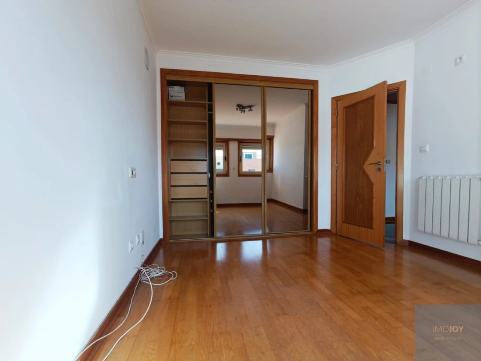 Apartamento T3 para Arrendamento em Carnaxide e Queijas Foto 21