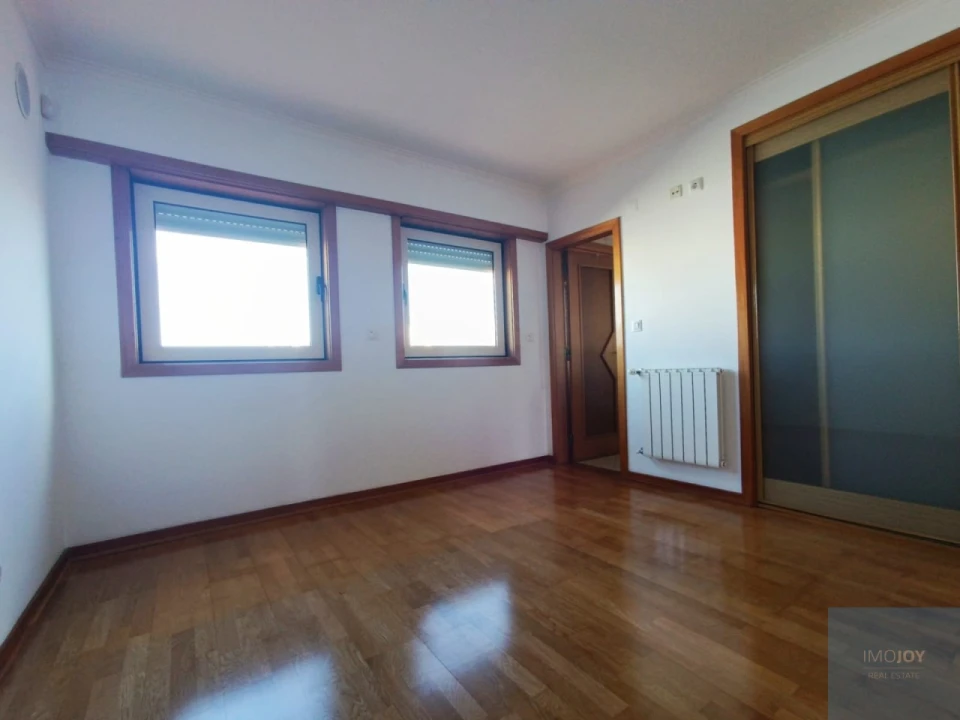 Apartamento T3 para Arrendamento em Carnaxide e Queijas Foto 25