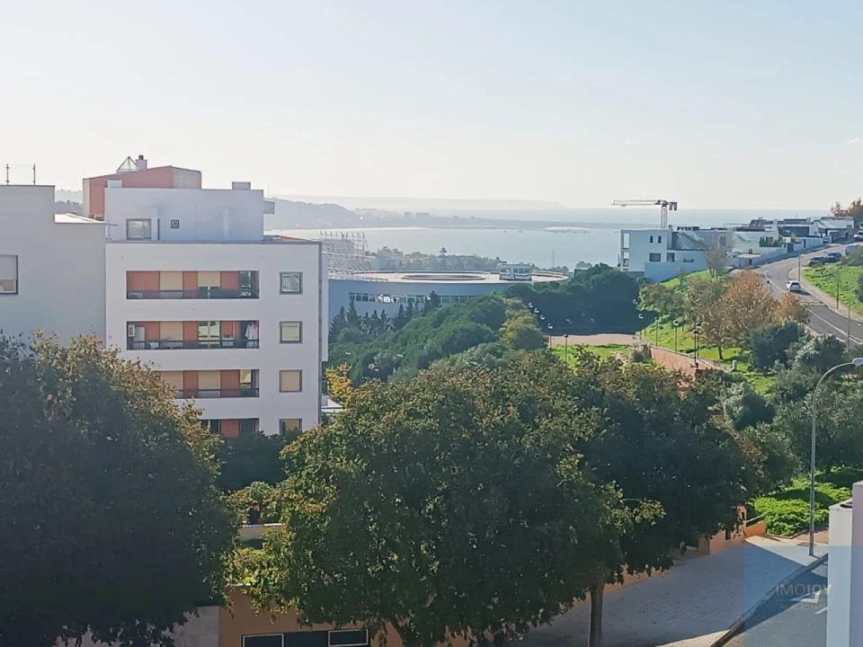 Apartamento T3 para Arrendamento em Carnaxide e Queijas Foto 38