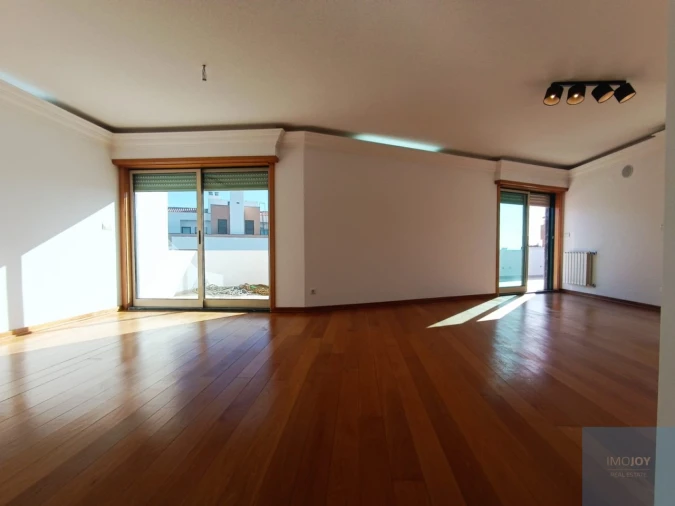 Apartamento T3 para Arrendamento em Carnaxide e Queijas Foto 3