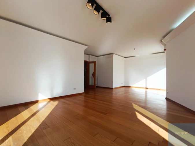 Apartamento T3 para Arrendamento em Carnaxide e Queijas Foto 4