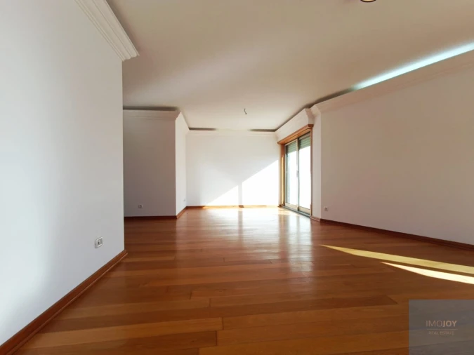 Apartamento T3 para Arrendamento em Carnaxide e Queijas Foto 5