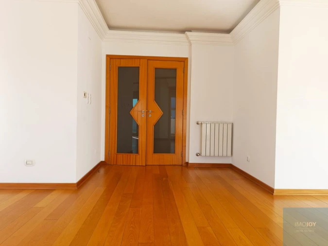 Apartamento T3 para Arrendamento em Carnaxide e Queijas Foto 6