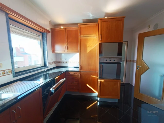 Apartamento T3 para Arrendamento em Carnaxide e Queijas Foto 7