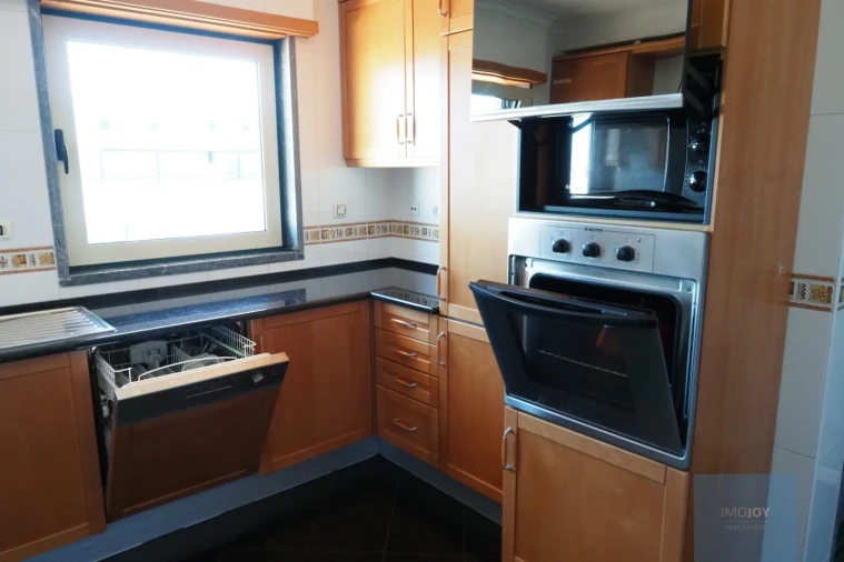 Apartamento T3 para Arrendamento em Carnaxide e Queijas Foto 10